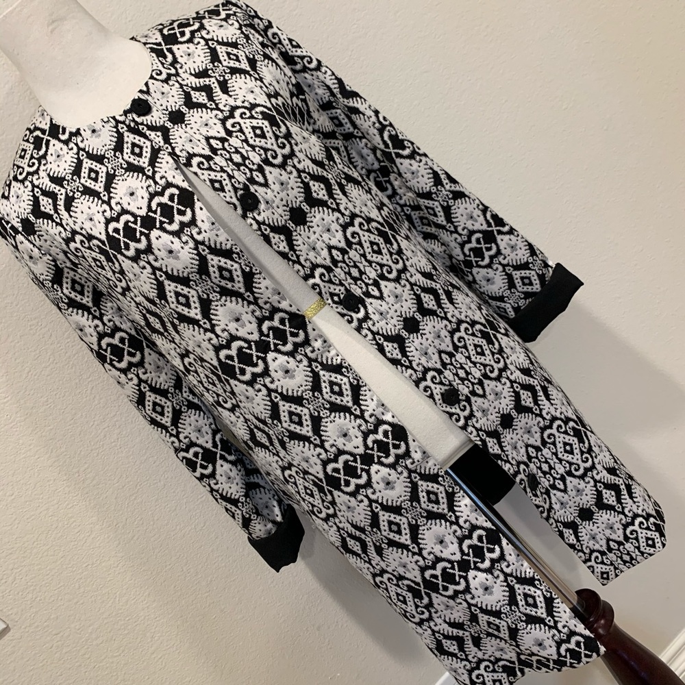 Forever 21 Contemporary Black & White Long Coat 🖤